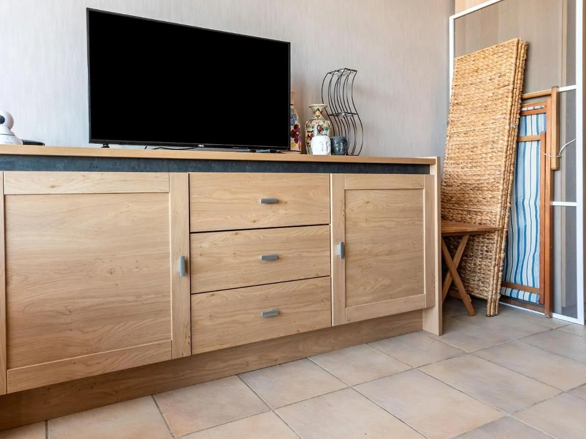 Contemporary Apartment In Oostende With Balcony  奥斯滕德