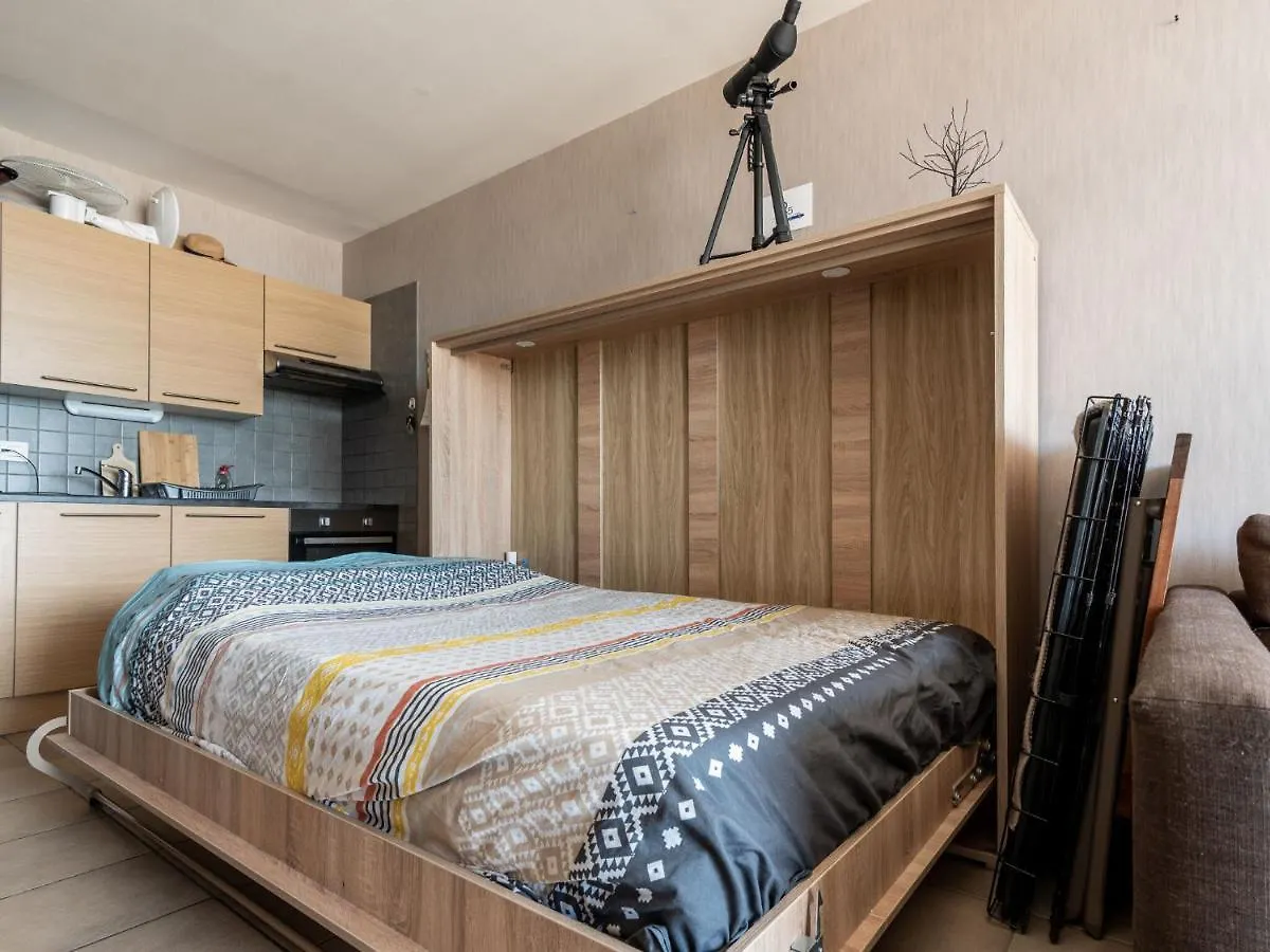 Contemporary Apartment In Oostende With Balcony  奥斯滕德